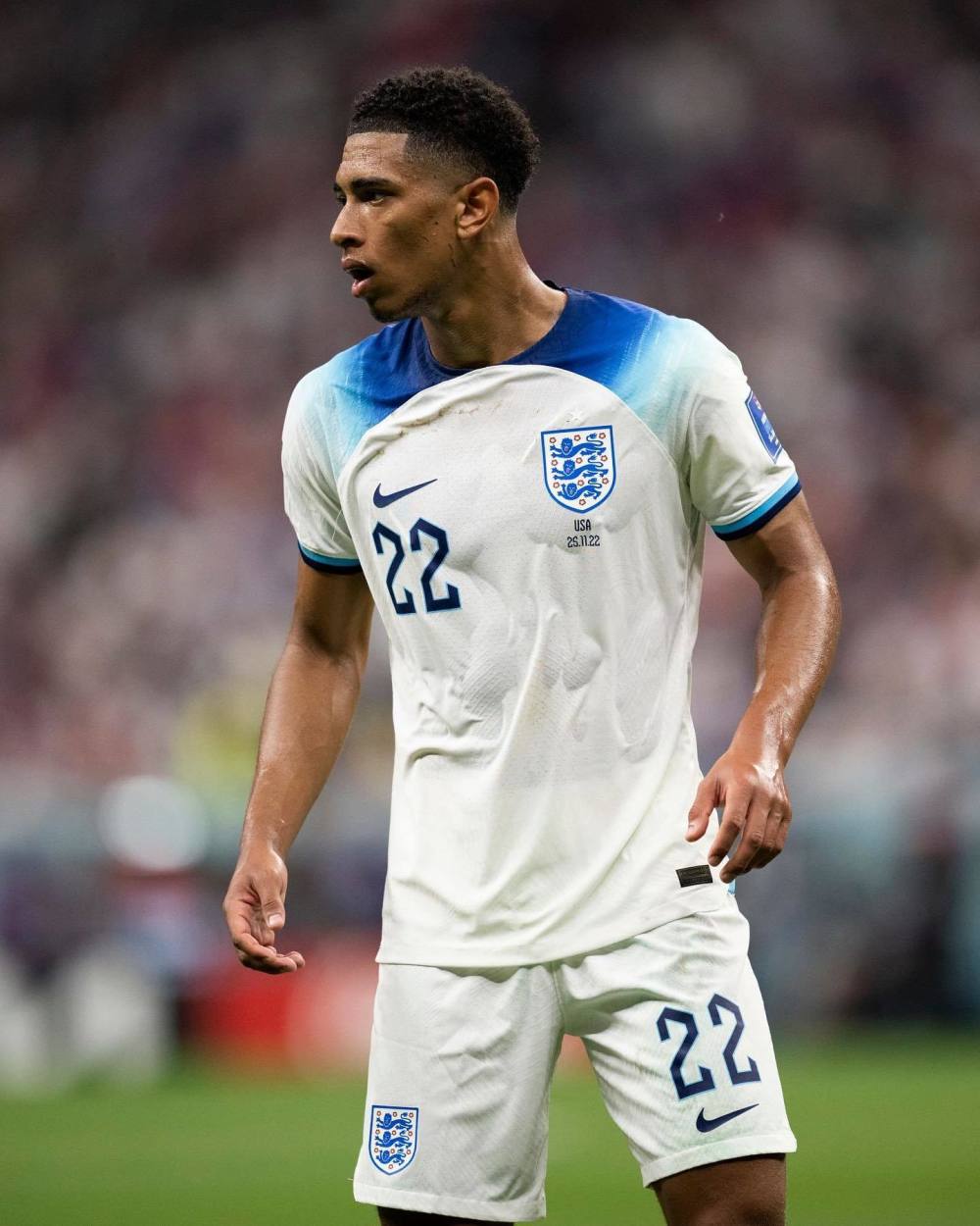 麦卡利斯特：我们站在球队这边，希望萨拉赫能够尽快归来（麦卡利斯特：支持全队，盼萨拉赫早日回归）