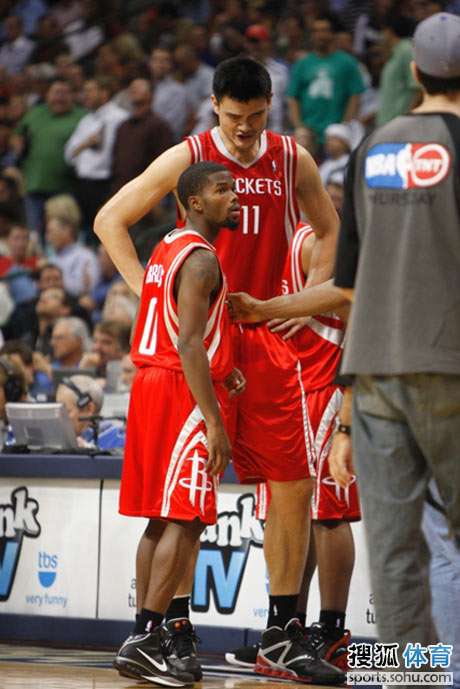 全面即战力！陈林坚10中4&三分6中3拿到12分5板2助1断（攻防兼备！陈林坚10投4中、三分6中3，贡献12分5板2助1断）