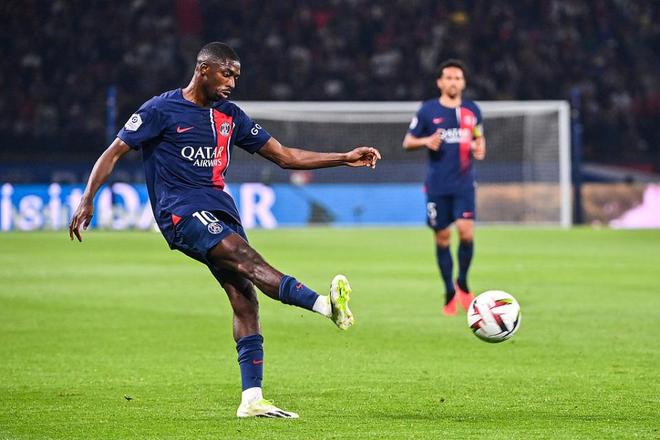 同一天绝代双骄各进一球！以下是媒体对C罗和梅西的...（同日建功！C罗与梅西各下一城，媒体热议）