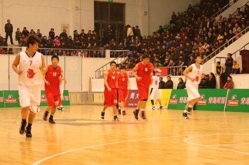 广东vs青岛前瞻：萨姆纳对决韦瑟斯庞，广东主场冲击4连胜（广东主场迎战青岛：萨姆纳对垒韦瑟斯庞，剑指四连胜）