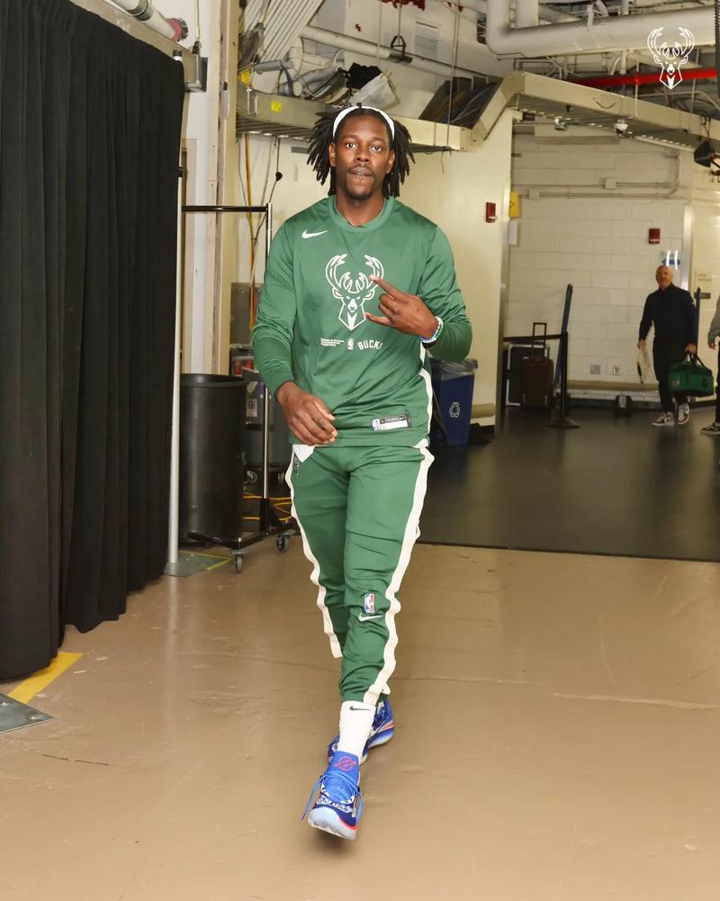 科迪罗兹对决奥巴费米争夺WWE与NXT冠军（科迪罗兹大战奥巴费米：WWE与NXT双冠之争）