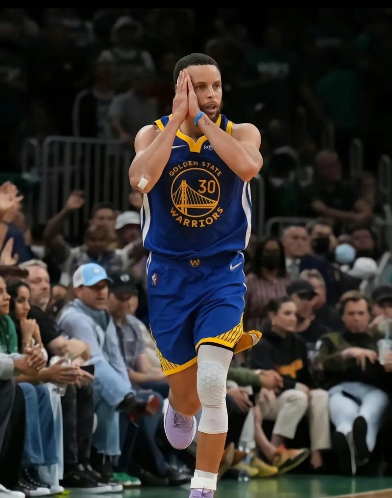 狄龙： 我要请歌手50 Cent来看几场太阳队的比赛，他是我的兄弟（狄龙：会邀50 Cent现场看几场太阳比赛，他是我兄弟）