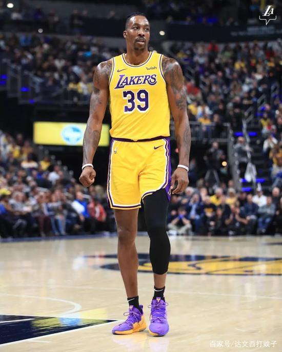 记者：海港对奥斯卡健康状况高度关切，通过多种方式表达慰问（记者：海港对奥斯卡健康深切关注，已通过多渠道表达慰问）