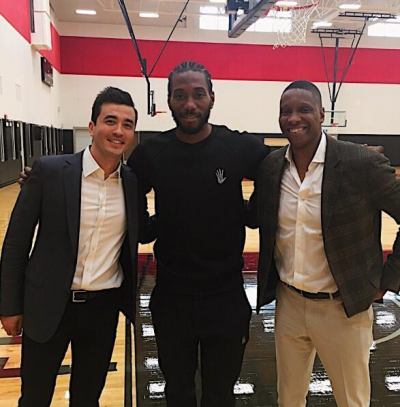 身体不适！克拉克首节仅打3分钟多，返回更衣室（因身体不适，克拉克首节仅出战3分多钟便返回更衣室）