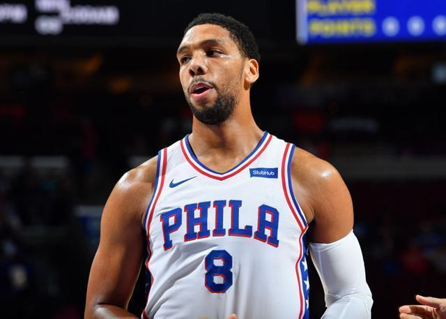 球队逆境翻盘，海兰德和迪文表现抢眼（绝境逆转取胜，海兰德与迪文闪耀全场）