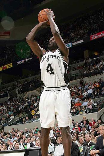 邮报：曼联等队关注赫塔小将艾希霍恩，他被拿来与克罗斯比较（邮报：曼联等队考察赫塔小将艾希霍恩，外界将其比作克罗斯）